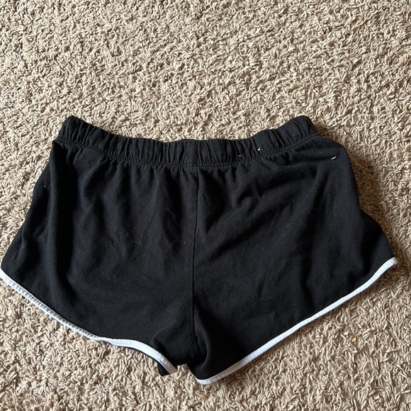 Black shorts - Picture 2 of 2